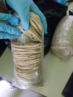 En medio de tortillas, una mujer intentó introducir marihuana a cárcel de Copán