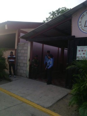 Con baja asistencia iniciaron votaciones en la zona centro de Honduras