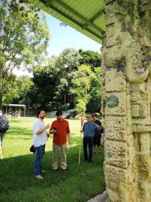 Giorgio Tsoukalos, presentador de Alienígenas Ancestrales, está en Honduras