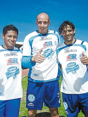 Figueroa y Vela a duelo por la clasificación