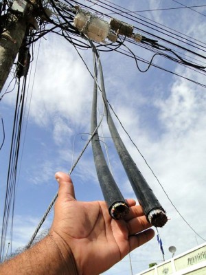 Robo de cable deja sin teléfono a 1,000 usuarios de Santa Rita