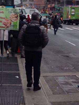Yani Rosenthal captado caminando en Manhattan