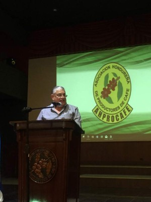 Cooperativas cafetaleras reeligen a Asterio Reyes como su presidente