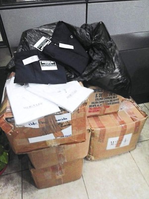 Recolectan uniformes para niños de los bordos que están en escuelas públicas