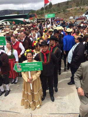 Más de 1,500 artistas rinden homenaje a Guillermo Anderson