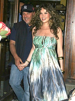 Thalía celebra segundo baby shower y su cumpleaños 36