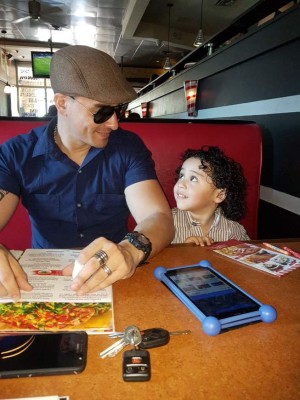 ¡Feliz día papás catrachos y talentosos!