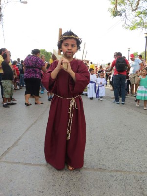 Niños reviven la Pasión de Jesús