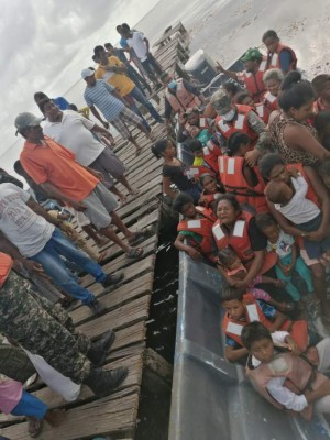 En pipantes y volquetas evacuan a 3,000 personas en La Mosquitia