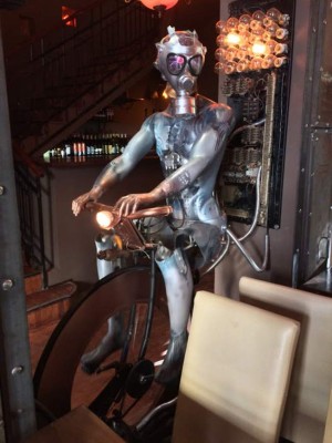 Un bar rumano inspirado en Julio Verne