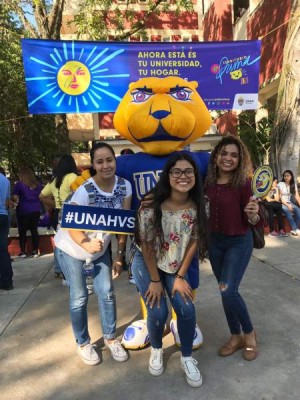 La mascota fue parte de la alegría universitaria.