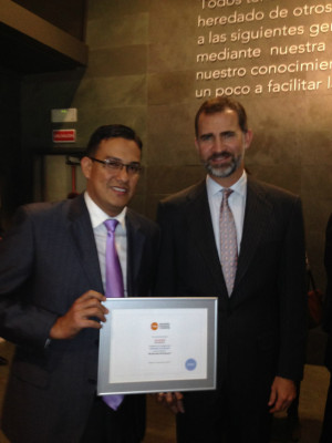 Hondureño, Teddy Mendoza, honrado por el príncipe Felipe