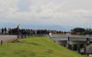 Un millar de migrantes partieron este martes hacia la capital mexicana en busca de un permiso que les permita transitar por el país en su ruta hacia EEUU.