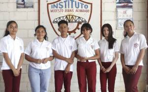 Seis jovencitos del Instituto Gubernamental Modesto Rodas Alvarado, ubicado en Chamelecón, San Pedro Sula, son los que brillan y se imponen por su disciplina y esmero en la excelencia académica entre una población estudiantil de más de 800 alumnos. Ellos son: Emily Grace Ulloa Granados, Jenndy Joely Gómez Portillo, Carlos Eduardo Martínez Suazo, Rosa Nathalia Oliva Flores, Lizzy Valeria Hernández Rivera y Rachel Marie Norales Costly.