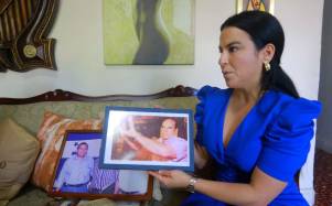 La voz de Daisy María Andonie se entrecorta cuando habla con LA PRENSA Premium sobre la muerte de su padre, el empresario Carlos Andonie, asesinado a balazos por un sicario el 10 de marzo de 2015 en San Pedro Sula.