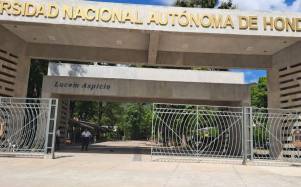 Vista de la entrada principal de la Universidad Nacional Autónoma de Honduras en el Valle de Sula.
