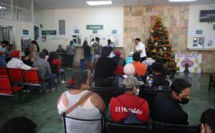 Hasta 300 personas a diario buscan atención para sanar su salud mental en el hospital Mario Mendoza.