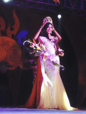 Honduras gana la corona de Miss Costa Maya 2015