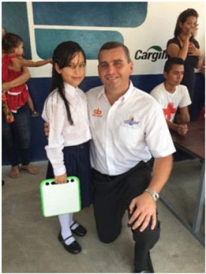 En manos de escolares colección educativa de Cargill y LA PRENSA