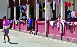 Cerca de 6,000 personas están en albergues, algunas planean regresar a casa hasta diciembre.