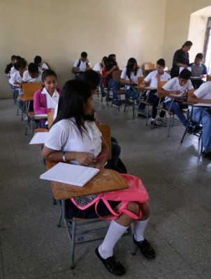 Apenados inician los estudiantes aplazados la 'escuelita” de dos meses