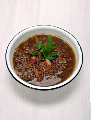 Elabore una rica sopa de lentejas
