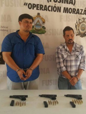 Capturan a individuos por posesión ilegal de armas de fuego