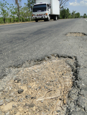 Carretera que comunica de Santa Rita a Yoro sigue llena de hoyos