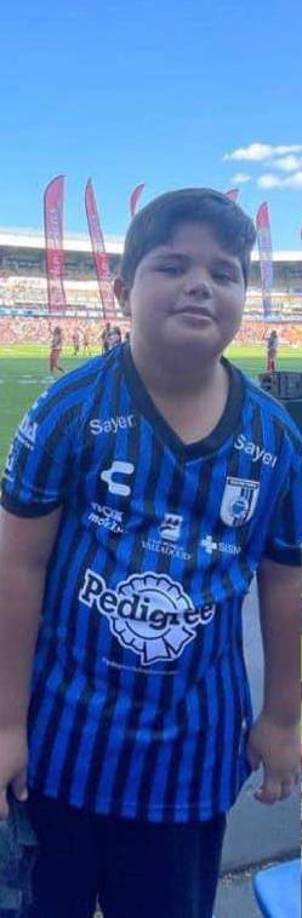 En las redes sociales han encontrado al niño que salvó la vida de la aficionada del Atlas. El pequeño se llama Adolfo. ¡Un crack!