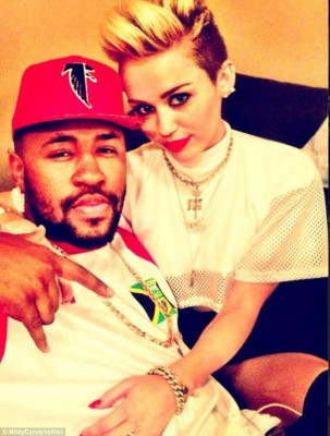 Miley Cyrus tiene romance con productor