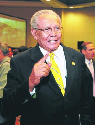 Molesta a Mel Zelaya que Hilary Clinton lo llame 'caricatura” en su libro