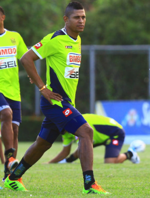 Carlo Costly: 'Motiva jugar contra Francia”