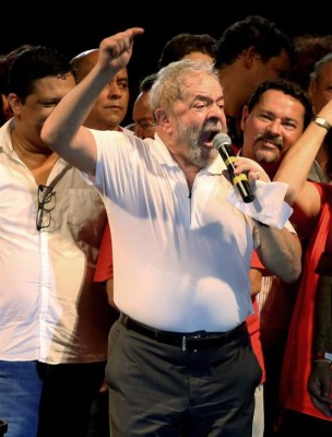 Lula insiste que proceso contra Dilma es un 'golpe”