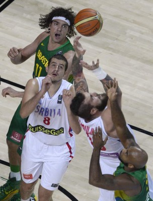 Serbia da paliza a Brasil en cuartos de final del mundial de baloncesto