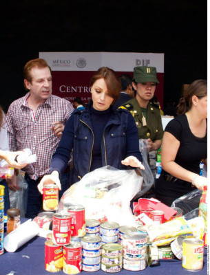 Famosos apoyan a damnificados