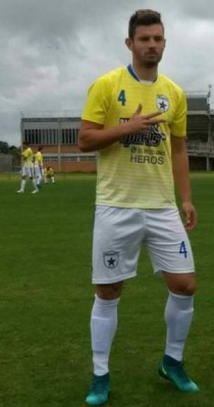 Alexander Mena: El defensor colombiano se someterá a prueba con la Real Sociedad de Tocoa.