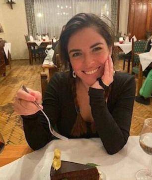 Según medios locales, un hombre fue captado en Madrid el 2 de febrero pintando con aerosol los lentes de unas cámaras de seguridad fuera del apartamento en el que se alojaba Ana María. 