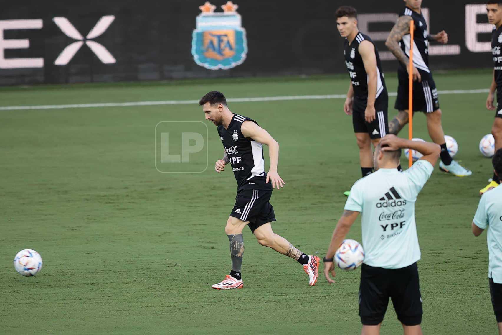 Lionel Messi encabezará la zona de ataque de Argentina ante la Bicolor.