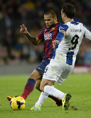 El Barça se lleva un flojo derbi catalán y consolida su liderato