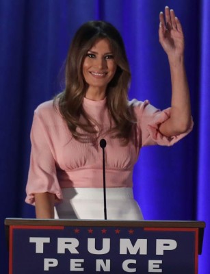 BERWYN, PA - NOVEMBER 03: Melania Trump, wife of Republican presidential nominee Donald Trump, waves to supporters during a campaign event November 3, 2016 in Berwyn, Pennsylvania. Melania Trump campaigned for her husband, five days before the nation pick her next president. Alex Wong/Getty Images/AFP