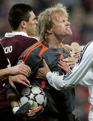 Suspenden a Oliver Kahn