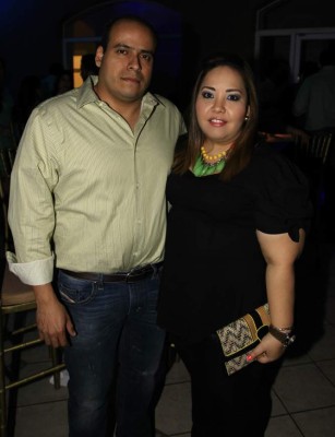 Estefanía Marinakys y Juan Carlos Guzman se casan el sábado