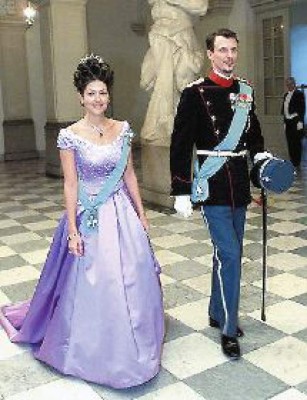 Alexandra de Dinamarca renuncia al título real para casarse