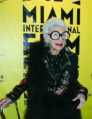 Iris Apfel, nonagenaria presciptora de moda