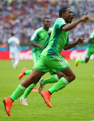 Un doblete de Messi coloca a Argentina como primera de grupo