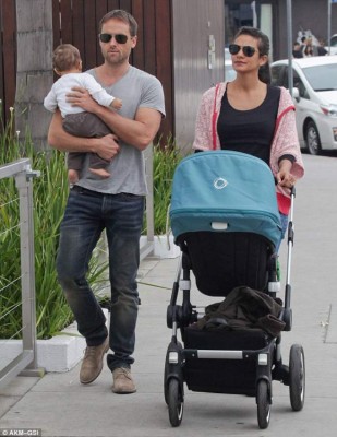 Expareja de Charlize Theron tiene familia secreta en Costa Rica