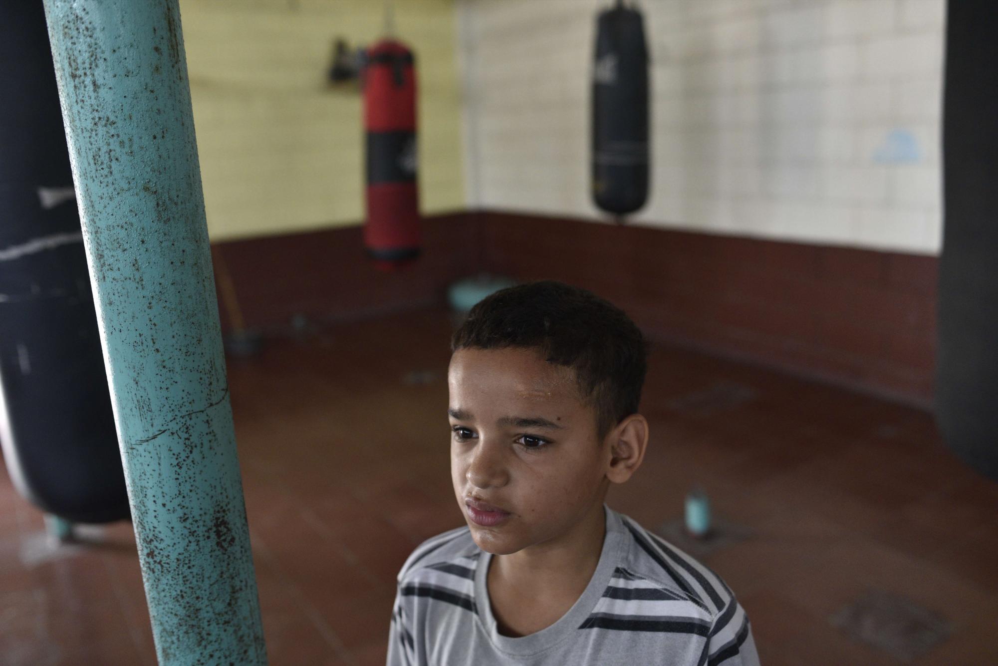 Niños de Las Palmas buscan mejorar sus vidas a través del boxeo