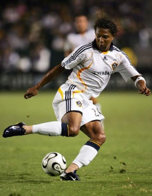 Pavón le da el gane a Galaxy