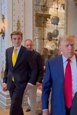 Barron ha sido captado asistiendo a varios eventos políticos de su padre en su mansión de Mar-a-Lago, en Florida.