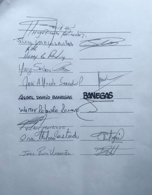 Elvin Santos acusa chantajes y tiranías detrás de anuncio de su destitución como jefe de bancada